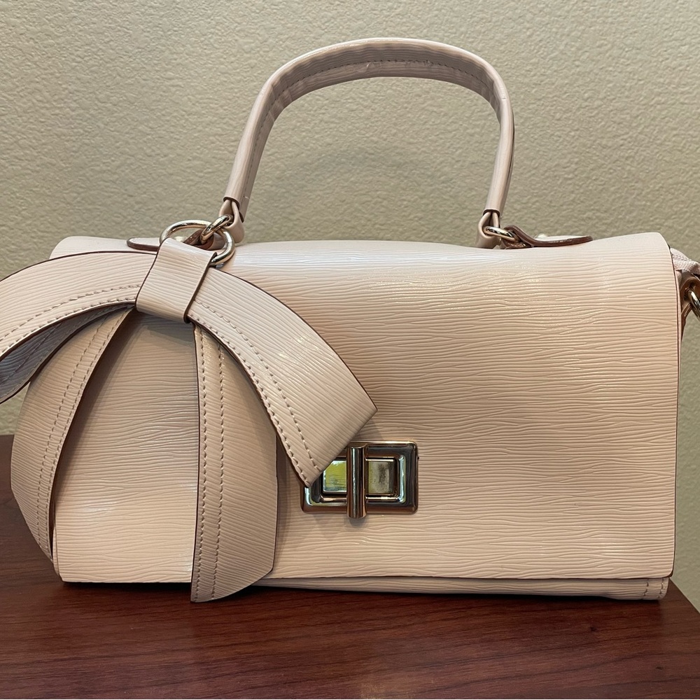 Poppi Jones women’s cute purse with bow.  Used once.